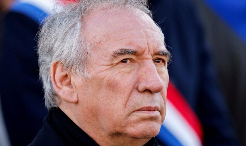 François Bayrou prononce son discours de politique générale dans une Ve République agonisante