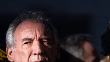 Les Français n'aiment pas François Bayrou : les trois sondages choc qui le fragilisent