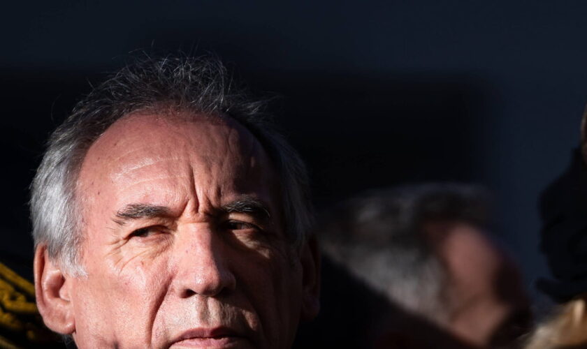 Les Français n'aiment pas François Bayrou : les trois sondages choc qui le fragilisent