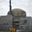 Cette photographie prise le 25 avril 2024 montre la centrale nucléaire de Flamanville, dans le nord-ouest de la France, alors que la centrale nucléaire Flamanville 3 est prête à démarrer.