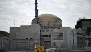 Cette photographie prise le 25 avril 2024 montre la centrale nucléaire de Flamanville, dans le nord-ouest de la France, alors que la centrale nucléaire Flamanville 3 est prête à démarrer.