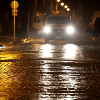 Wetter: Deutscher Wetterdienst warnt vor glatten Straßen und Unwettern