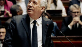 Devant l’Assemblée, Bayrou fait profil flou