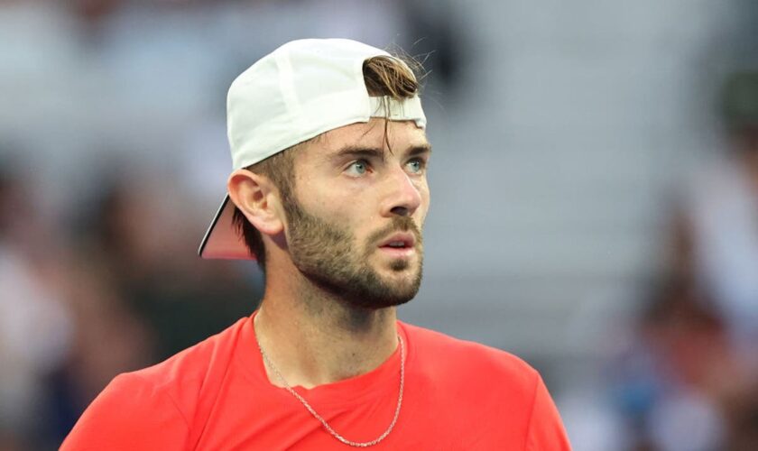 Australian Open LIVE: Jacob Fearnley vs Arthur Cazaux suspended as Jack Draper and Jodie Burrage in action