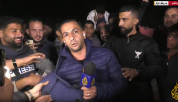 Cessez-le-feu à Gaza : le geste du journaliste Anas Al Sharif, symbole de la joie après l’accord entre Israël et le Hamas