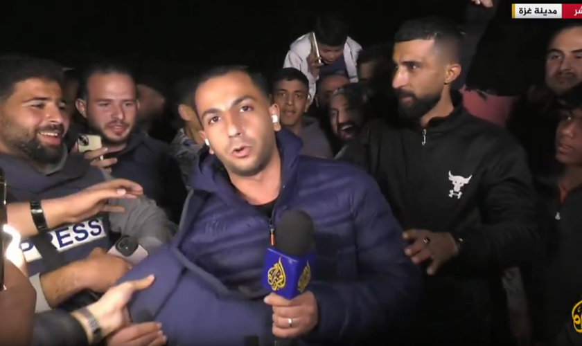 Cessez-le-feu à Gaza : le geste du journaliste Anas Al Sharif, symbole de la joie après l’accord entre Israël et le Hamas