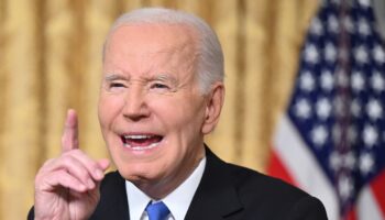 Le président américain sortant Joe Biden prononce son discours d'adieu dans le bureau ovale de la Maison Blanche à Washington, le 15 janvier 2025