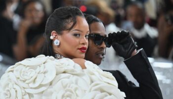 « Mélange de “badass” et de bonne copine » : la fascinante histoire de Rihanna