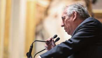 Motion de censure : Bayrou peut souffler, il a trouvé comment sauver son poste