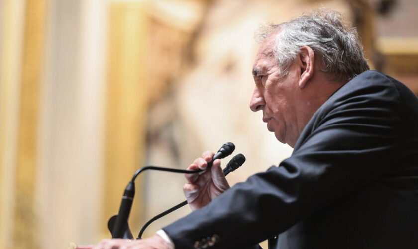 Motion de censure : Bayrou peut souffler, il a trouvé comment sauver son poste