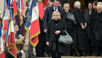 Marine Le Pen à la messe en hommage à son père, Jean-Marie Le Pen, à Notre-Dame du Val-de-Grace, Paris, le 16 janvier 2025