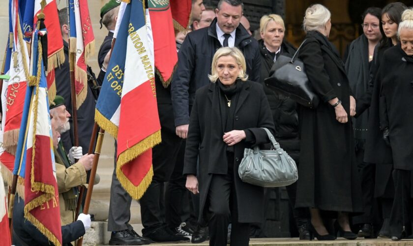 Marine Le Pen à la messe en hommage à son père, Jean-Marie Le Pen, à Notre-Dame du Val-de-Grace, Paris, le 16 janvier 2025