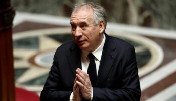 “Pari gagné” pour François Bayrou, qui survit à la motion de censure