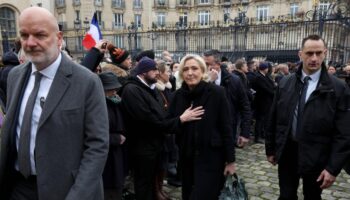 Cérémonie d’hommage à Jean-Marie Le Pen à Paris : la famille, les parias et les amitiés encombrantes