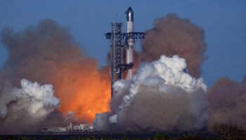 SpaceX's 400ft Starship 'lost' less than nine minutes into test flight