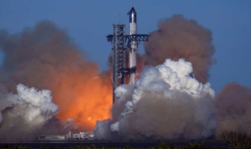 SpaceX's 400ft Starship 'lost' less than nine minutes into test flight