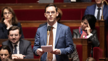 Pourquoi huit députés socialistes ont voté la censure malgré l’abstention de la majorité du PS