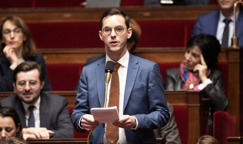 Pourquoi huit députés socialistes ont voté la censure malgré l’abstention de la majorité du PS