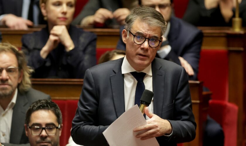 Le premier secrétaire du Parti socialiste Olivier Faure s'exprime lors d'une séance de questions au gouvernement à l'Assemblée à Paris, le 15 janvier 2024