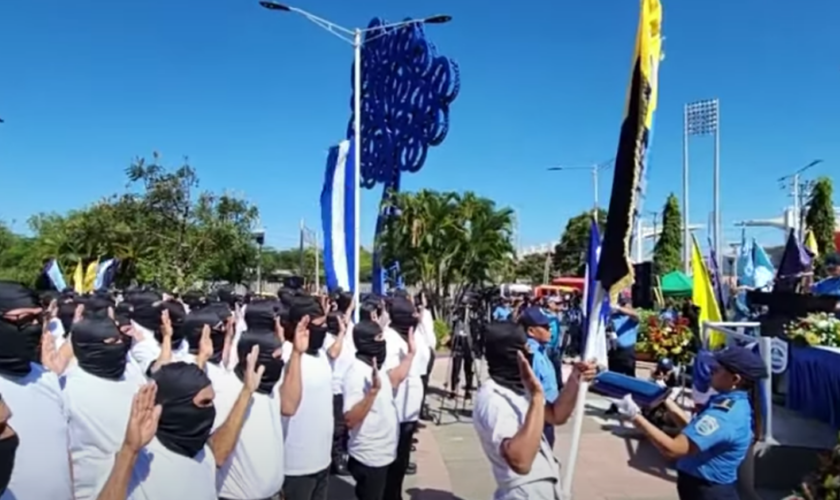 Au Nicaragua, les “policiers volontaires” du dictateur Ortega prêtent serment