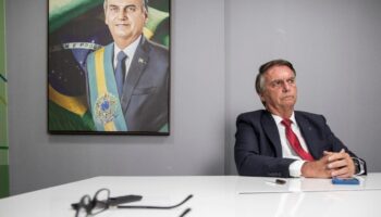 Privé de passeport, Bolsonaro assistera à l’investiture de Trump “à la télévision”