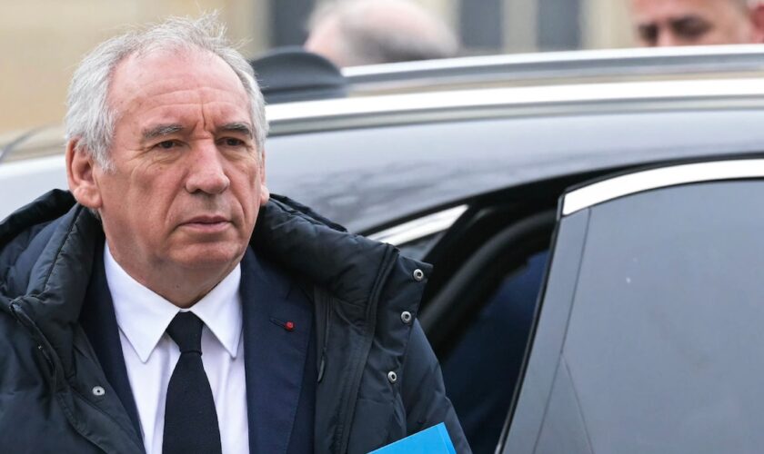 Le Premier ministre François Bayrou, à Paris le 17 janvier 2025, entend remettre les patenaires sociaux au centre du jeu