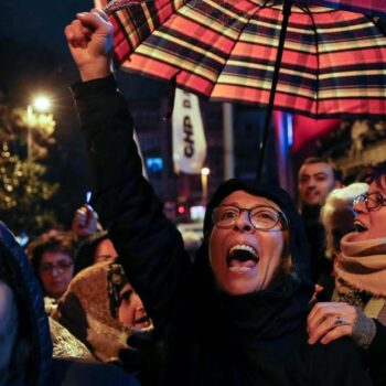 Turquie : après les élus d’opposition, la répression s’étend aux avocats et journalistes