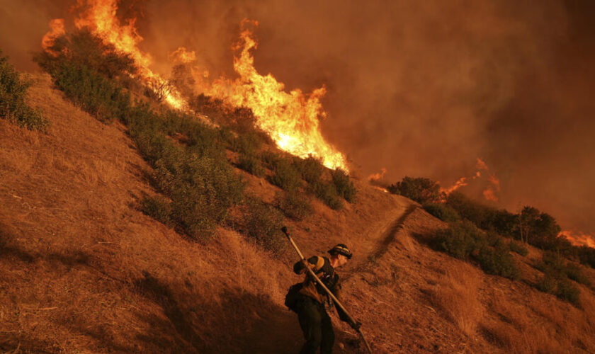 À Los Angeles, les incendies s'étendent à des zones jusqu'à présent épargnées