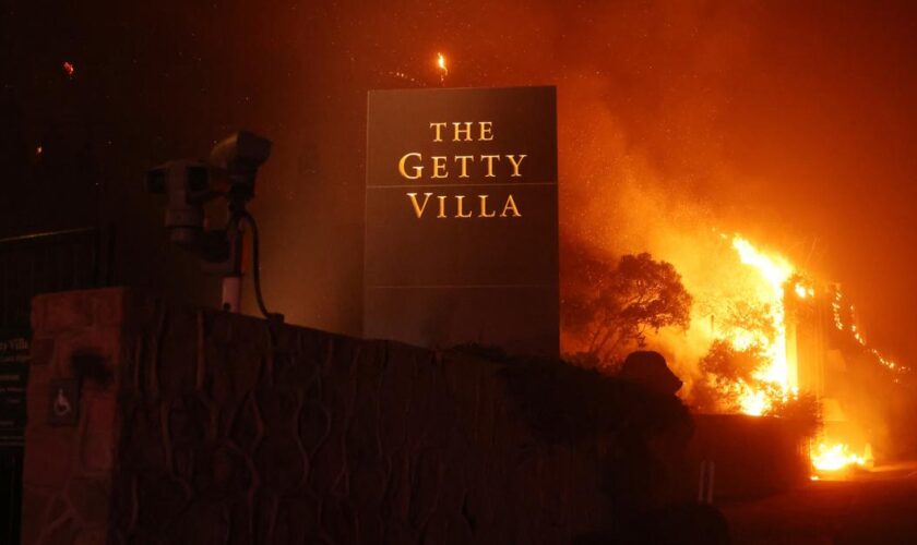 À Los Angeles un violent incendie ravage la villa Getty et le quartier de Pacific Palisades