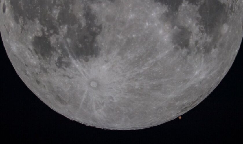 A Stargazers’ Guide to Watching the Full Moon Pass Mars and the a New Come