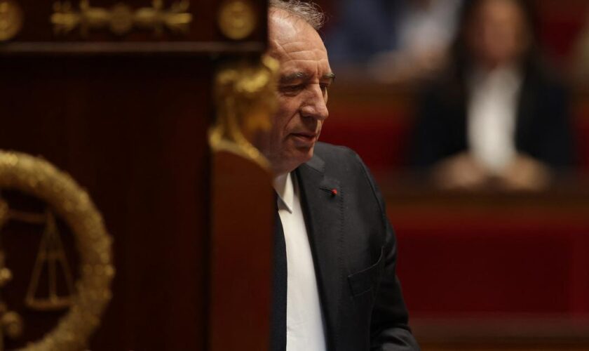 À l’Assemblée, François Bayrou échappe à sa première motion de censure grâce au PS et au RN