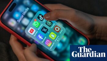 Apple suspends AI-generated news alert service after BBC complaint