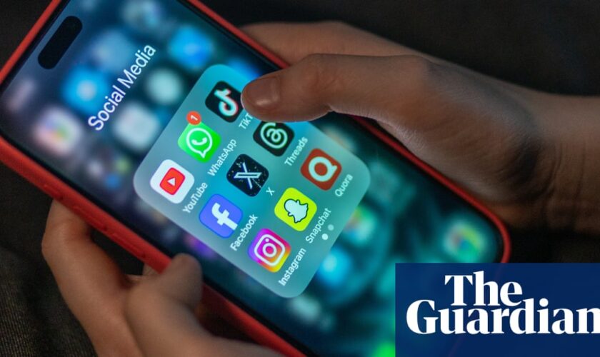 Apple suspends AI-generated news alert service after BBC complaint