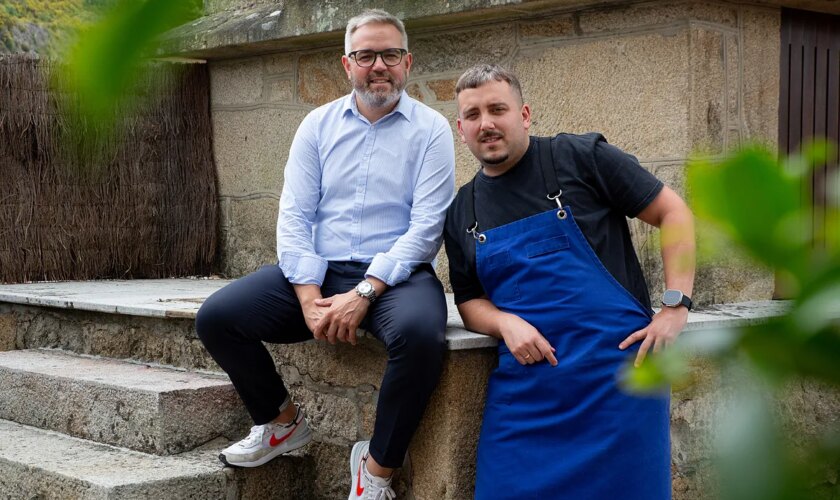 Asador O'Pazo, la parrilla de Padrón que cocina la despensa gallega a la brasa y donde come René Redzepi, chef del cinco veces mejor restaurante del mundo