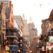 Así es Bourbon Street, lugar del ataque en Nueva Orleans: una de las calles más célebres y turísticas de Estados Unidos