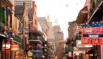 Así es Bourbon Street, lugar del ataque en Nueva Orleans: una de las calles más célebres y turísticas de Estados Unidos