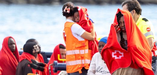 Atlantik: Baby auf Flüchtlingsboot vor Lanzarote geboren