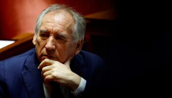 Au Sénat, François Bayrou cherche aussi une majorité