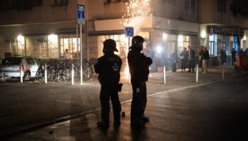 Aufgeheizte Stimmung: Angriffe auf Einsatzkräfte: So bereitet sich die Polizei auf den Silvester vor