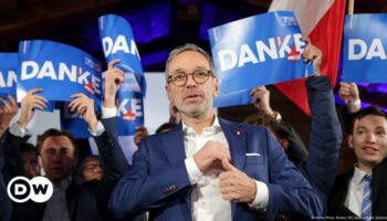 Austrian conservative leader open to talks with far right