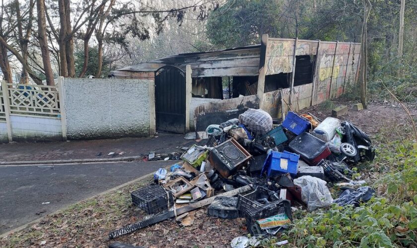 Cadavres découverts après un incendie de caravanes à Franconville : un homme mis en examen