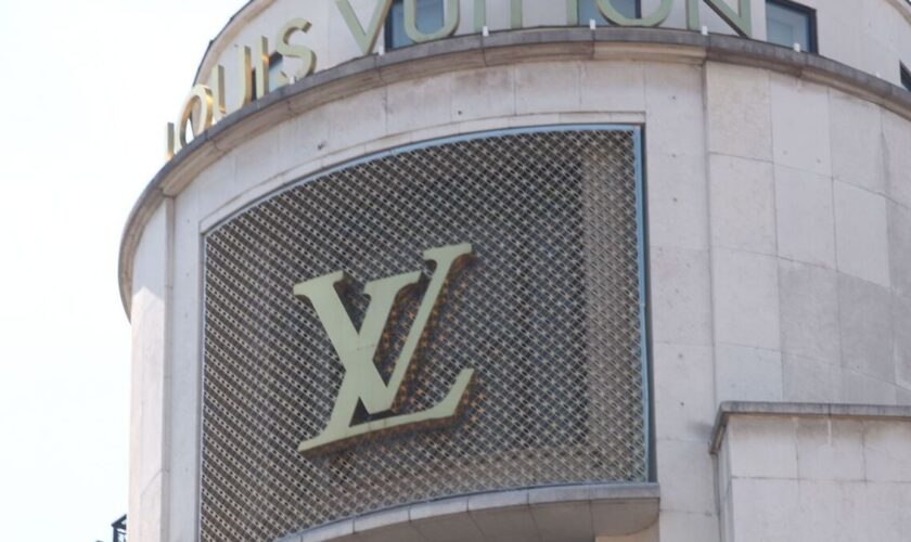 Cambriolage à la voiture-bélier d’un magasin Louis Vuitton à Paris : trois suspects incarcérés