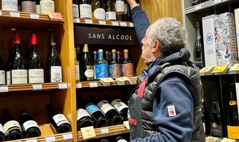 « C’est compliqué mais je n’ai pas craqué » : à mi-parcours, les adeptes du Dry January tiennent bon