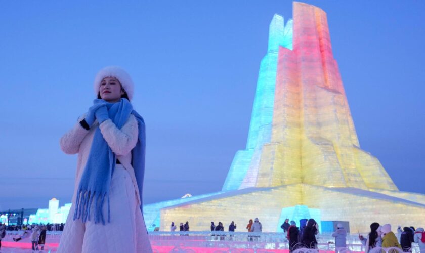 China: Größtes Eisfestival der Welt lockt mit XXL-Rutsche und Schneepalästen