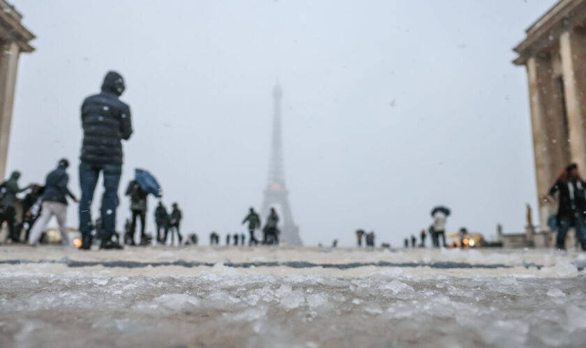 DIRECT. Neige et verglas : vitesse abaissée en Île-de-France, appel à la prudence dans le Nord... un épisode bref mais intense redouté