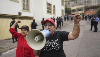 Detienen en Honduras al general que lideró el golpe de Estado contra Manuel Zelaya por el asesinato de un joven en las protestas de 2009