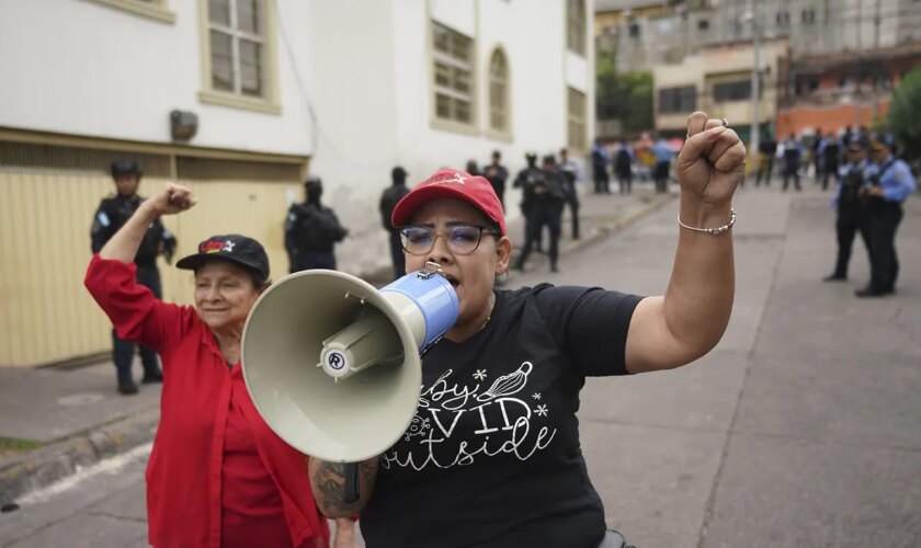 Detienen en Honduras al general que lideró el golpe de Estado contra Manuel Zelaya por el asesinato de un joven en las protestas de 2009