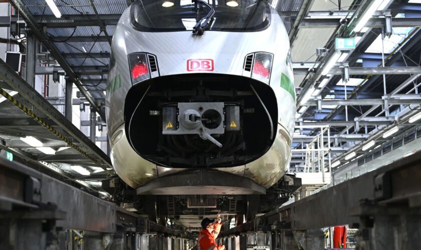 Das Leipziger ICE-Werk feiert 15-jähriges Bestehen. Foto: Hendrik Schmidt/dpa