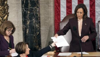 El Congreso ratifica la victoria de Trump, y sin una turba violenta cuatro años después