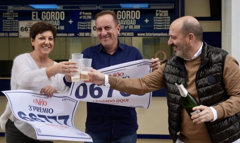 El Sorteo del Niño sonríe a varios municipios de la 'zona cero' de la dana: «Teníamos mucha esperanza de que tocara»